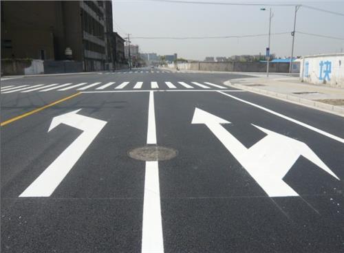 四川道路交通建設中標志標線涂敷的操作過程